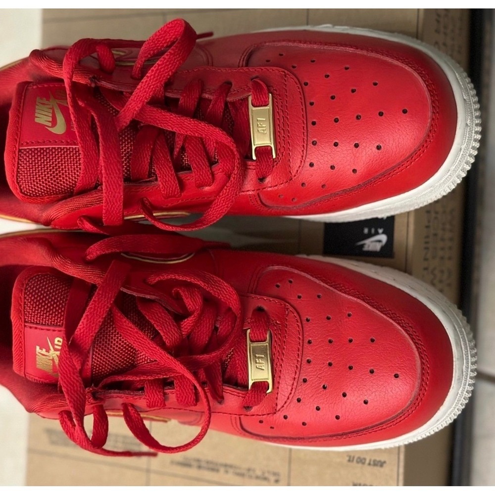 Nike Air Force 1 Low Icon Clash Womens 7.5 Red Gold Swoosh AO2132-602 2019 - Picture 4 of 6